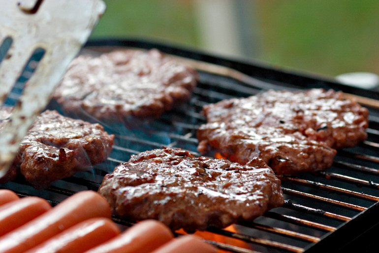 Según la Organización Mundial de la Salud consumir carne procesada aumenta el riesgo de cáncer