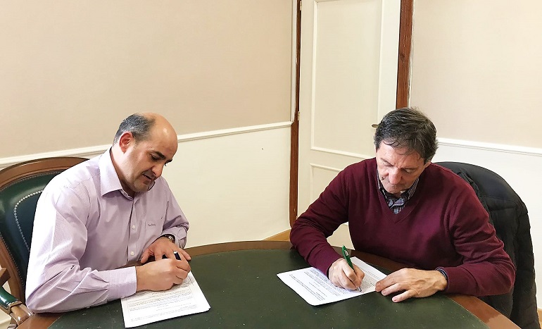 Firma de la renovación entre el Ayuntamiento de Pozuelo de Calatrava y la Asociación Proyecto Hombre
